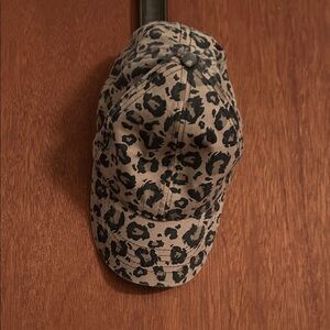 Chic Leopard Print Women's Hat